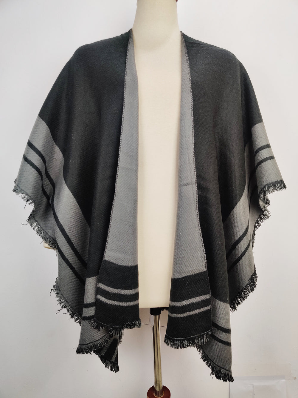 Buy online pre-used pre-loved 100% authentic & Original branded Wool Rich (CS-1776) available in Pakistan. Top international brands avilable.