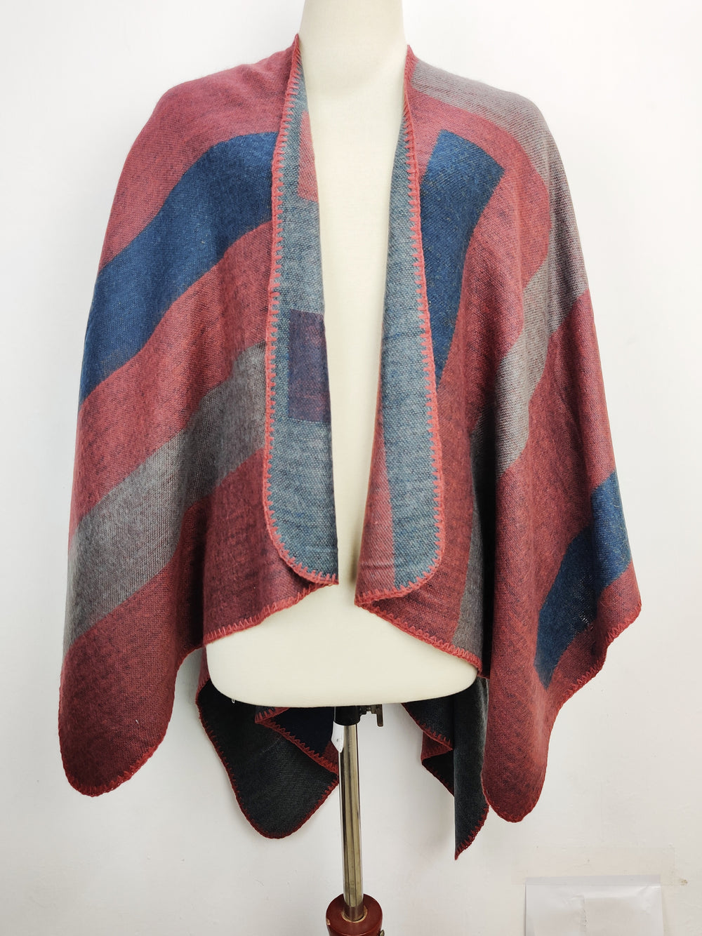 Buy online pre-used pre-loved 100% authentic & Original branded Unknown Brand (CS-1777) available in Pakistan. Top international brands avilable.