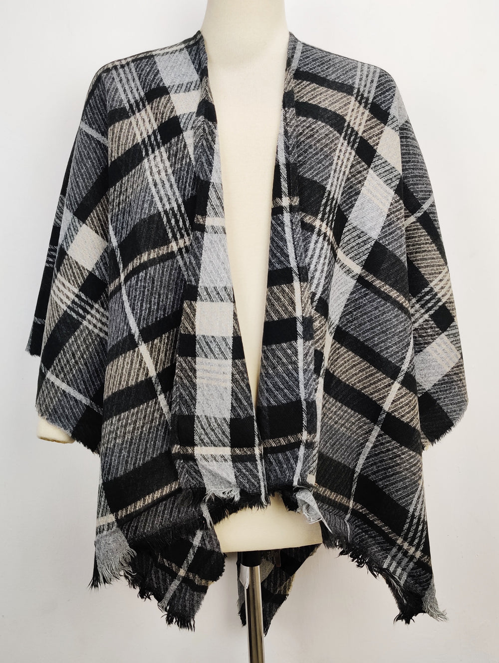 Buy online pre-used pre-loved 100% authentic & Original branded Modena (CS-1780) available in Pakistan. Top international brands avilable.