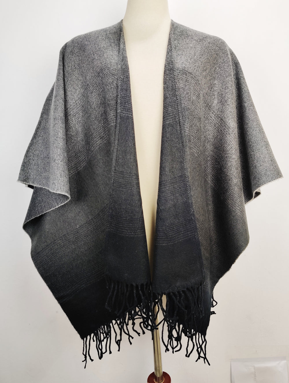 Buy online pre-used pre-loved 100% authentic & Original branded Unknown Brand (CS-1794) available in Pakistan. Top international brands avilable.