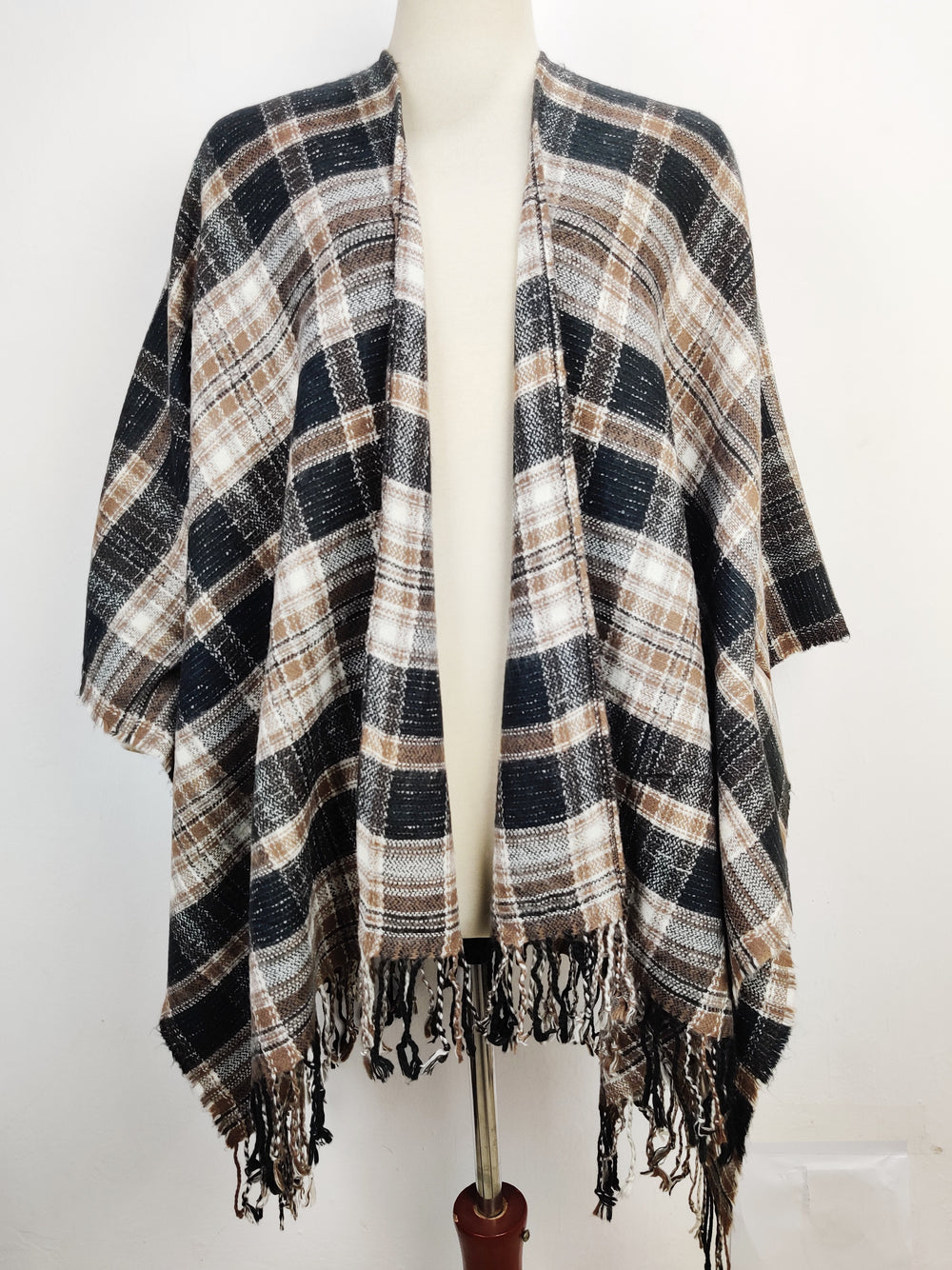 Buy online pre-used pre-loved 100% authentic & Original branded Universal Thread (CS-1841) available in Pakistan. Top international brands avilable.