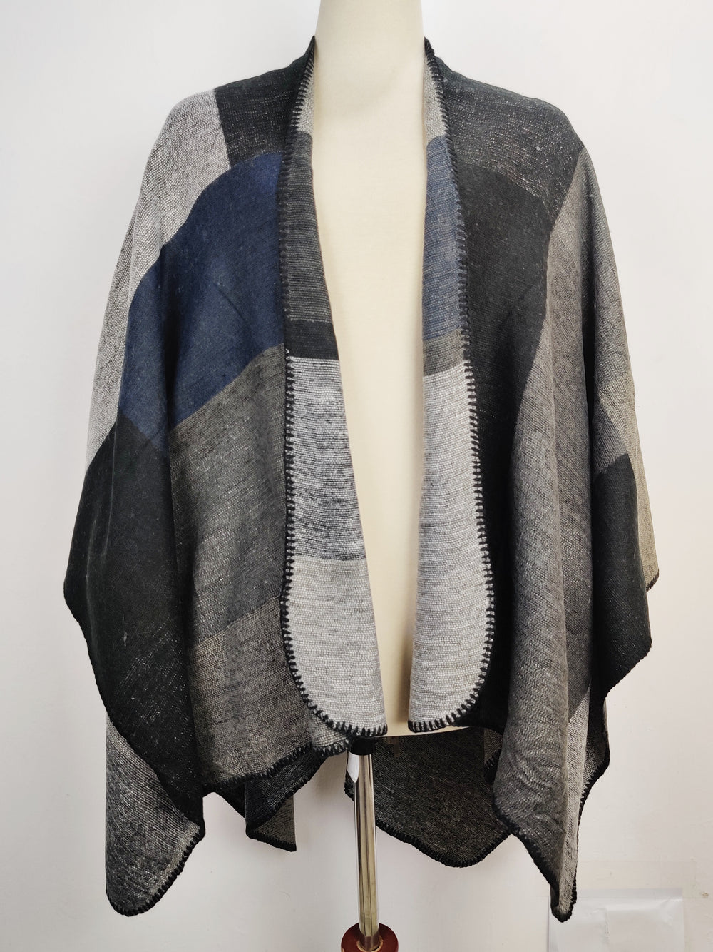 Buy online pre-used pre-loved 100% authentic & Original branded Urban Caca (CS-1843) available in Pakistan. Top international brands avilable.