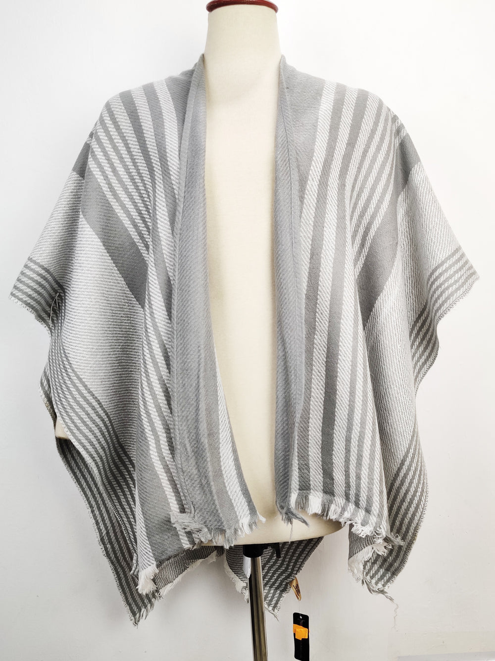 Buy online pre-used pre-loved 100% authentic & Original branded J Fashion Accessories (CS-1846) available in Pakistan. Top international brands avilable.