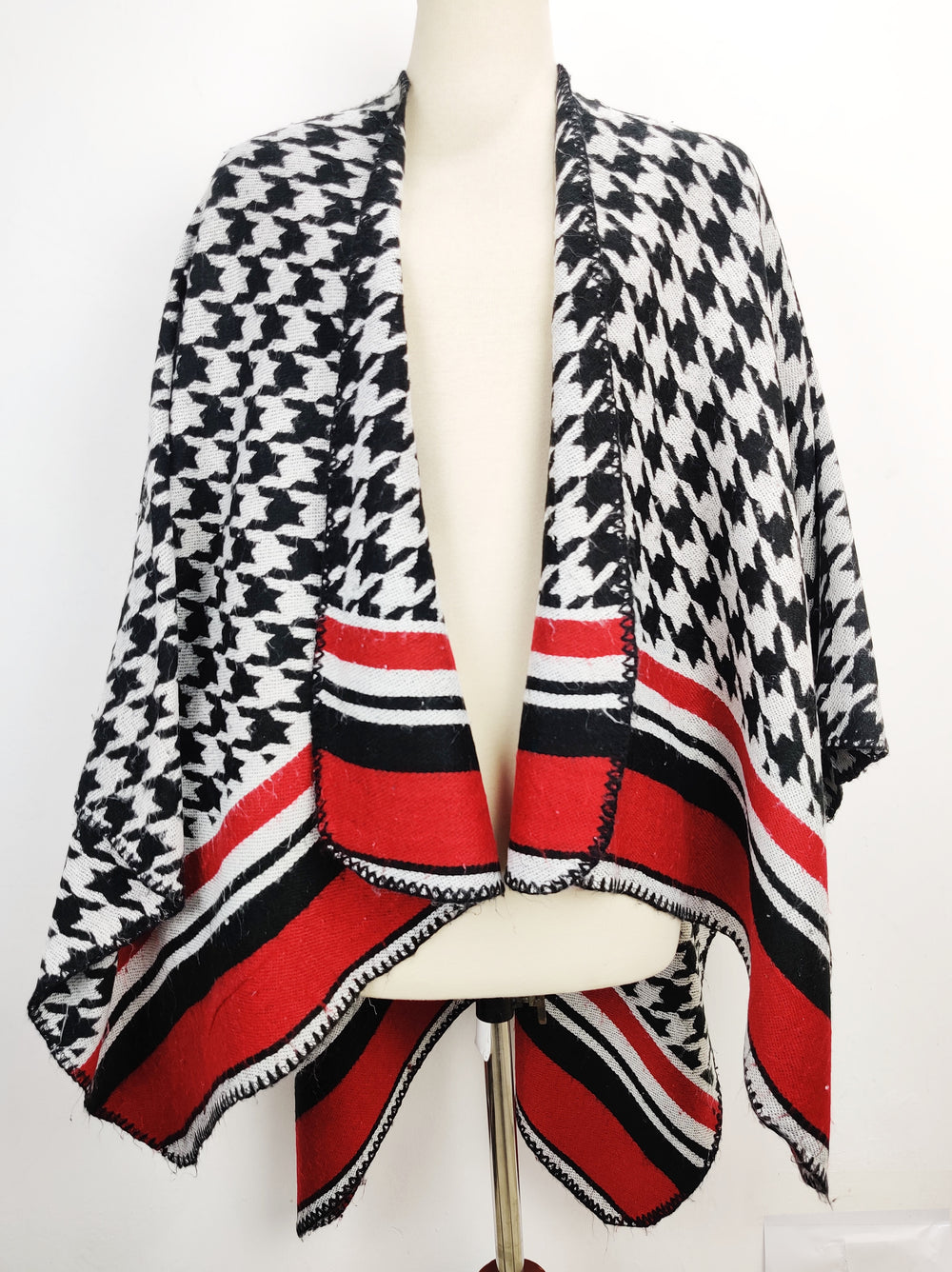 Buy online pre-used pre-loved 100% authentic & Original branded Charlie Paige (CS-1851) available in Pakistan. Top international brands avilable.