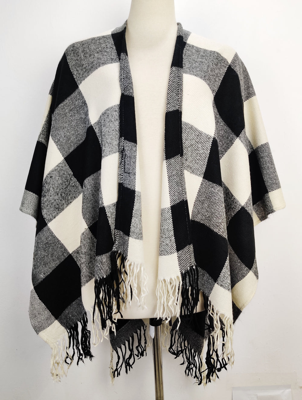 Buy online pre-used pre-loved 100% authentic & Original branded Unknown Brand (CS-1871) available in Pakistan. Top international brands avilable.