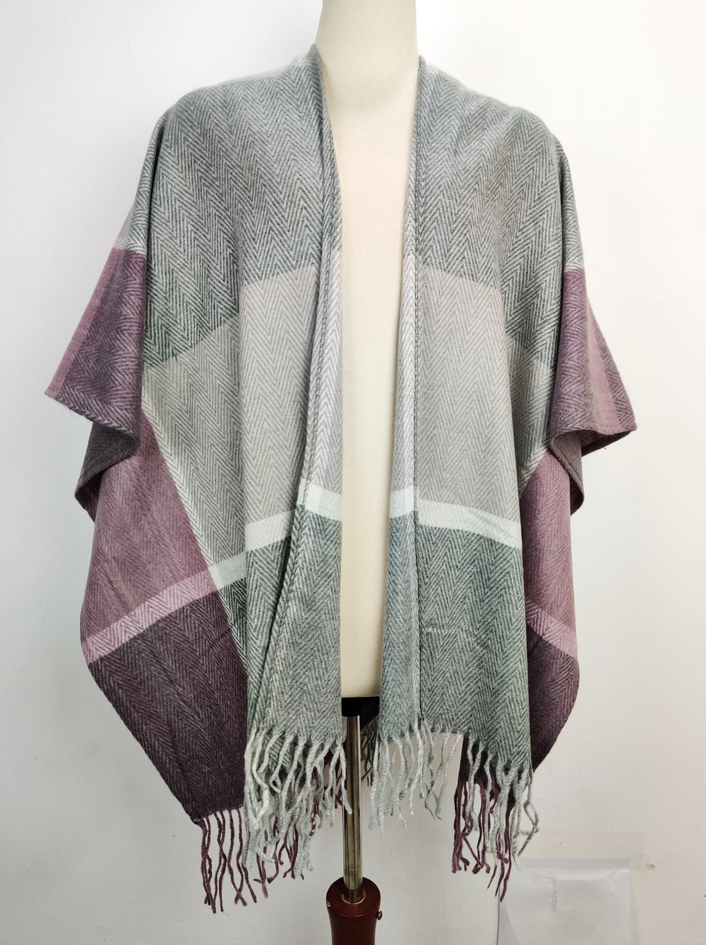 Buy online pre-used pre-loved 100% authentic & Original branded Wool Rich (CS-1901) available in Pakistan. Top international brands avilable.