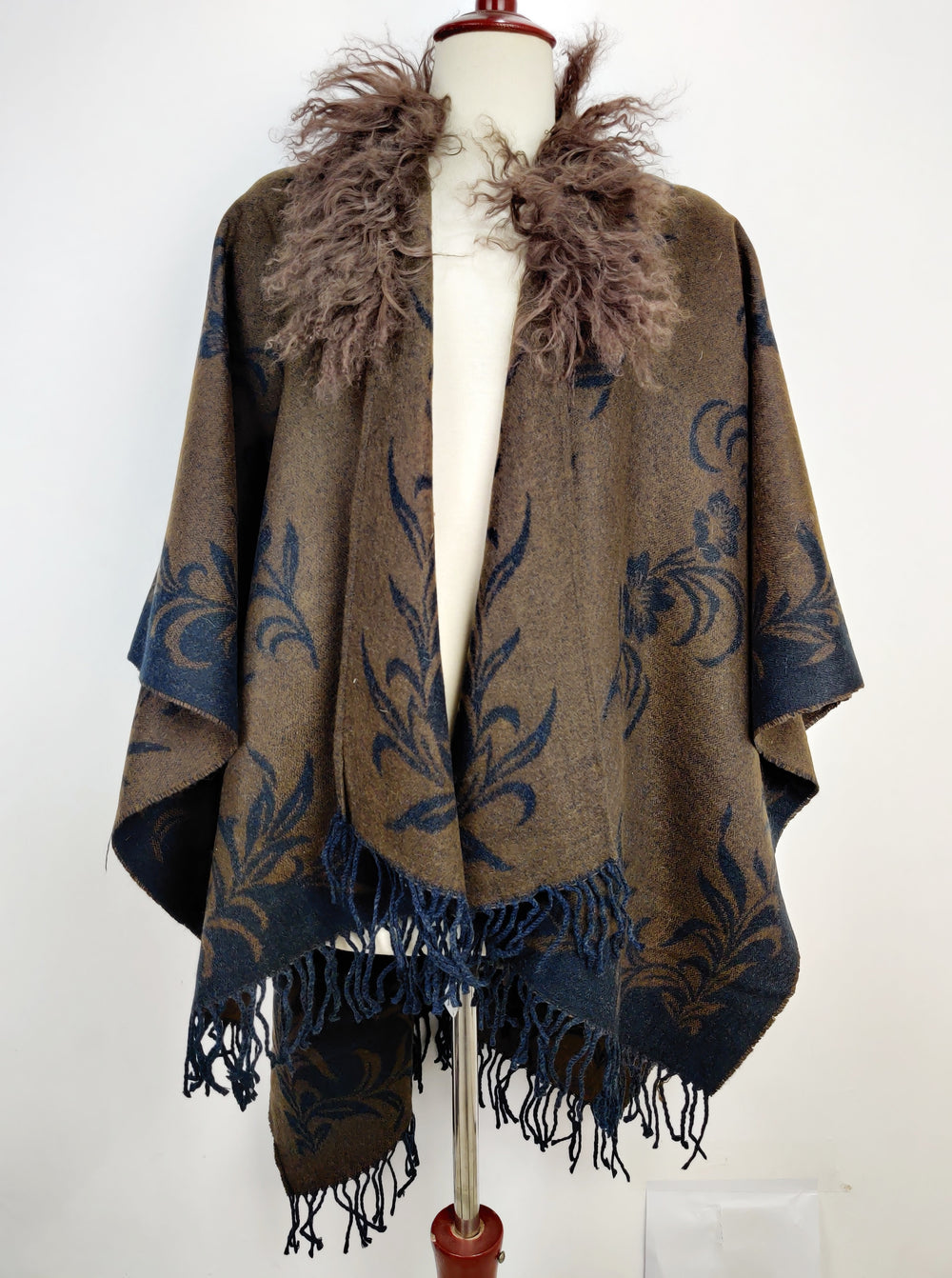 Buy online pre-used pre-loved 100% authentic & Original branded Unknown Brand (CS-1909) available in Pakistan. Top international brands avilable.