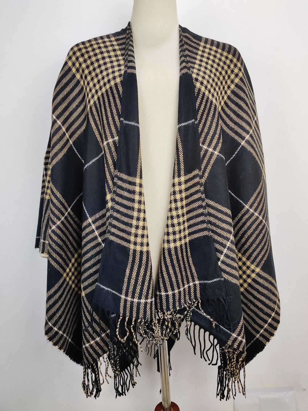 Buy online pre-used pre-loved 100% authentic & Original branded Charter Club (CS-1919) available in Pakistan. Top international brands avilable.