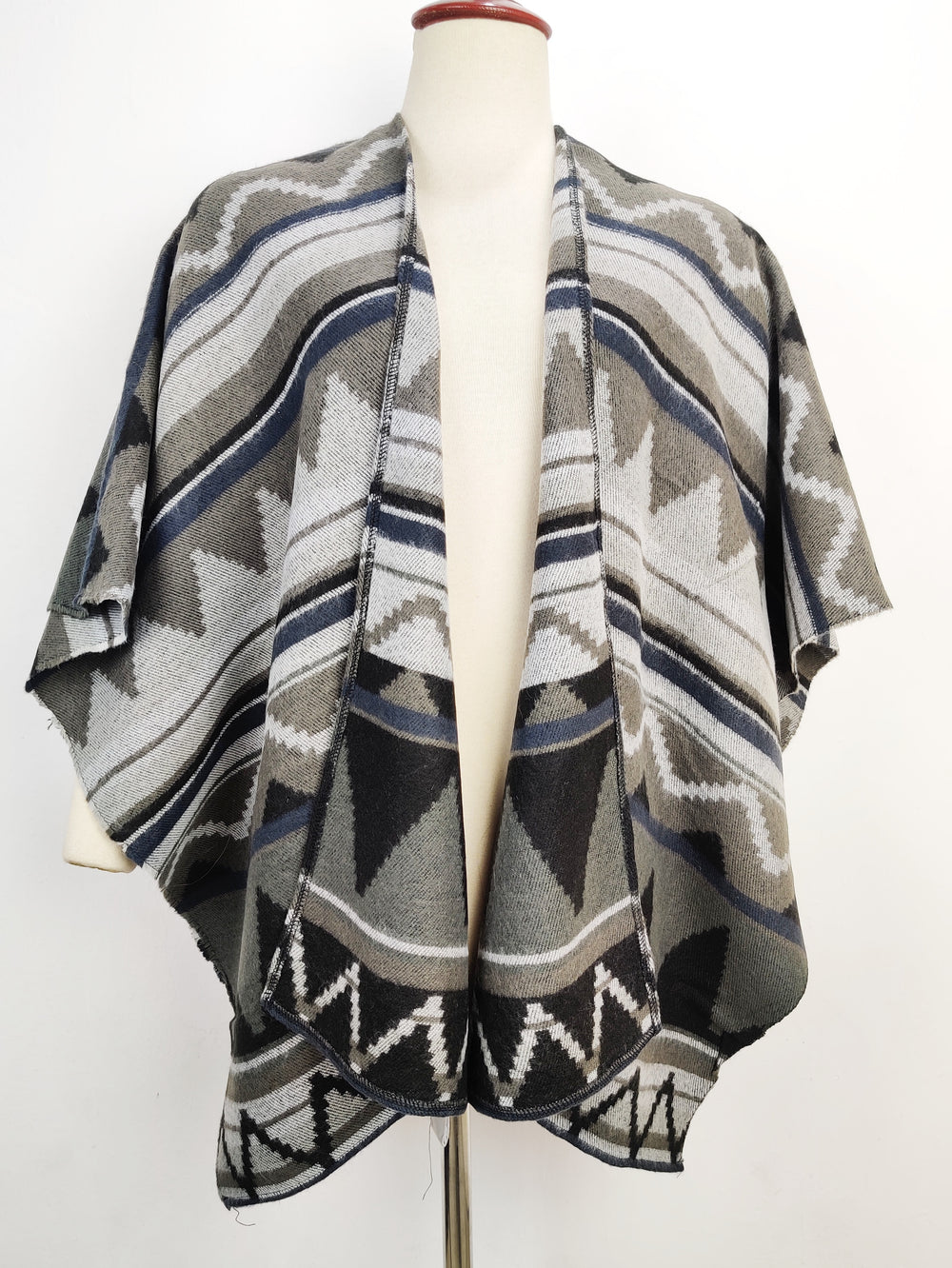 Buy online pre-used pre-loved 100% authentic & Original branded Limited Edition (CS-1947) available in Pakistan. Top international brands avilable.