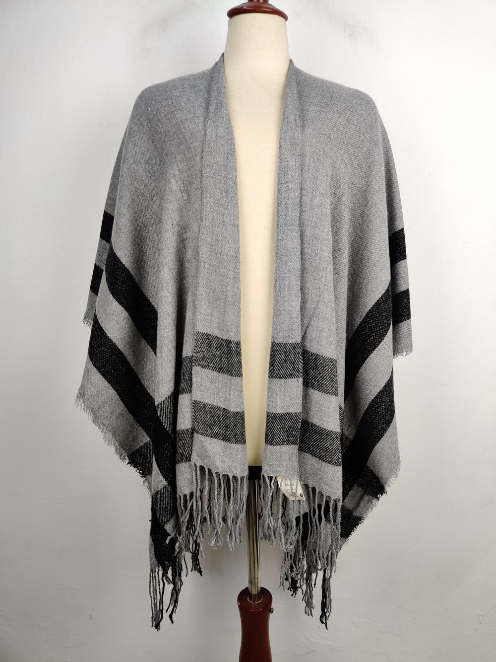 Buy online pre-used pre-loved 100% authentic & Original branded Forever 21 (CS-2095) available in Pakistan. Top international brands avilable.