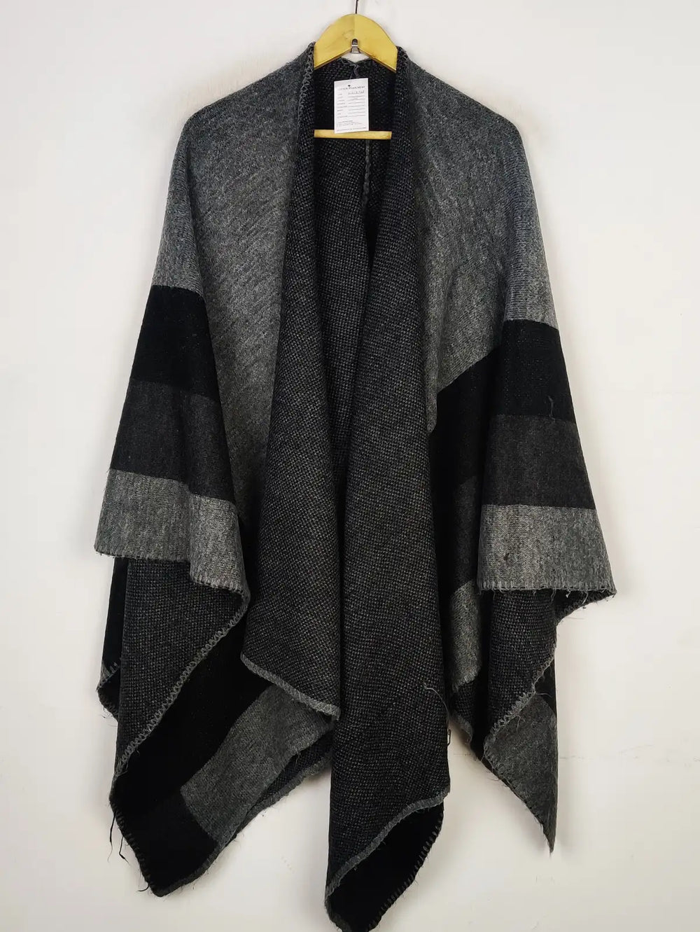 Buy online pre-used pre-loved 100% authentic & Original branded Unknown Brand (CS-2729) available in Pakistan. Top international brands avilable.