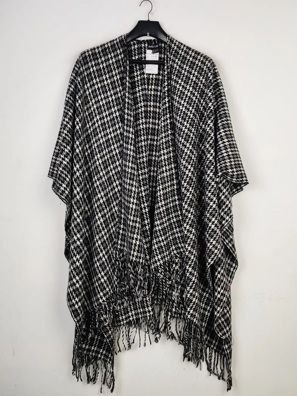 Buy online pre-used pre-loved 100% authentic & Original branded Avenue (CS-2759) available in Pakistan. Top international brands avilable.