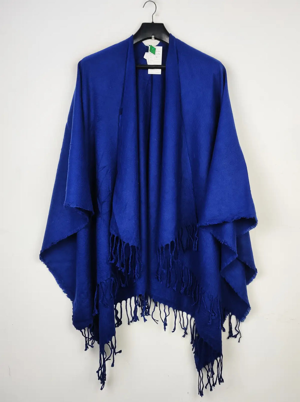 Buy online pre-used pre-loved 100% authentic & Original branded United Colors Of Benetton (CS-2796) available in Pakistan. Top international brands avilable.