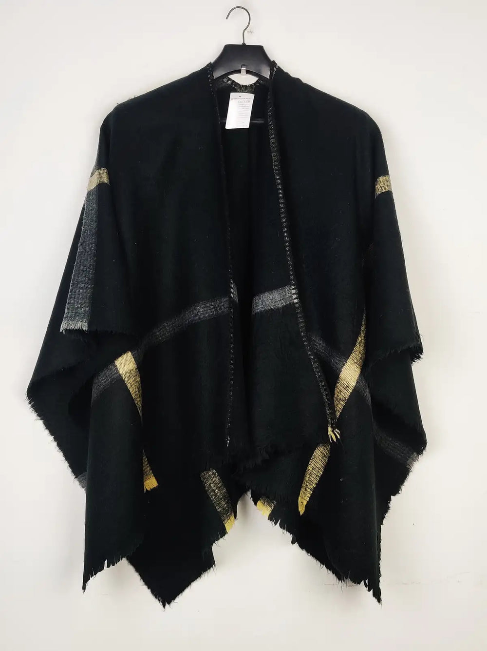 Buy online pre-used pre-loved 100% authentic & Original branded Mango (CS-2798) available in Pakistan. Top international brands avilable.