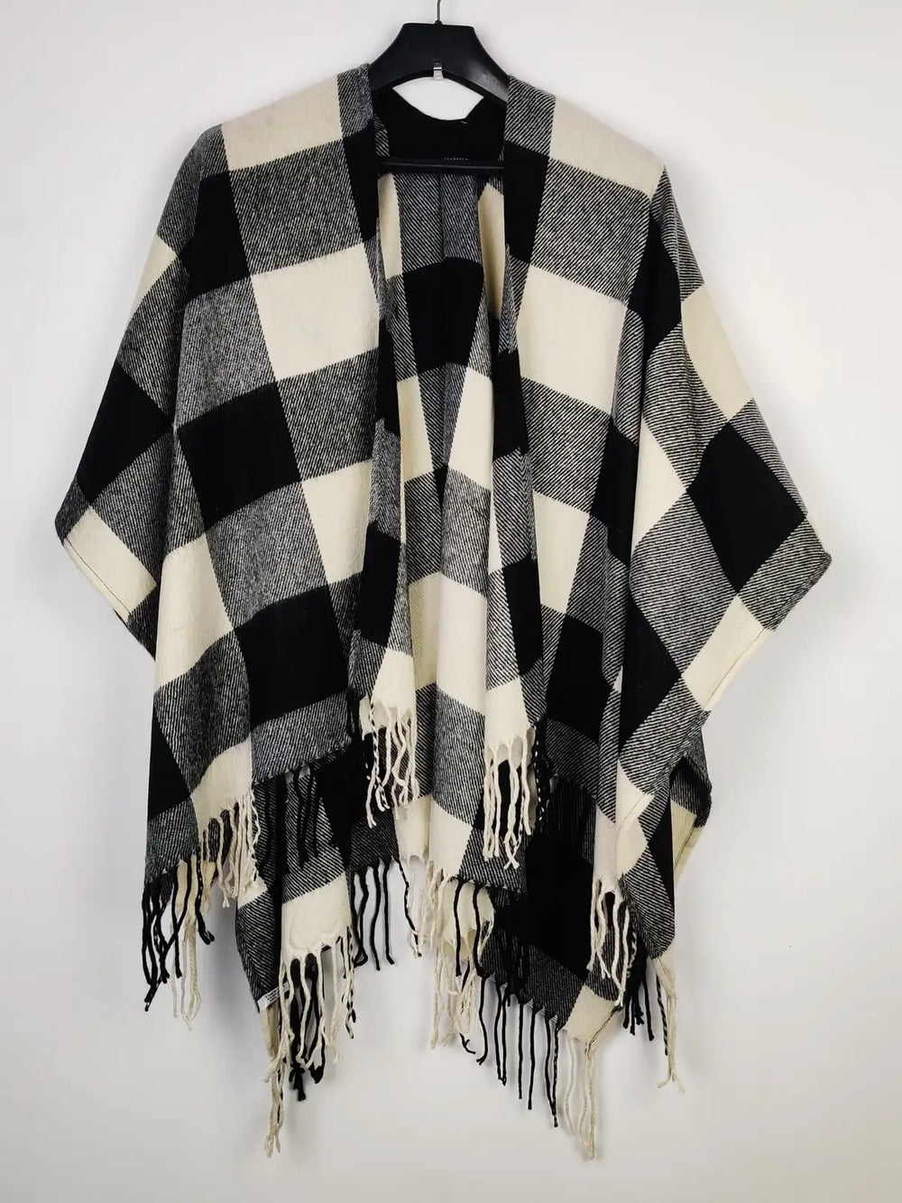 Buy online pre-used pre-loved 100% authentic & Original branded Unknown Brand (CS-2984) available in Pakistan. Top international brands avilable.