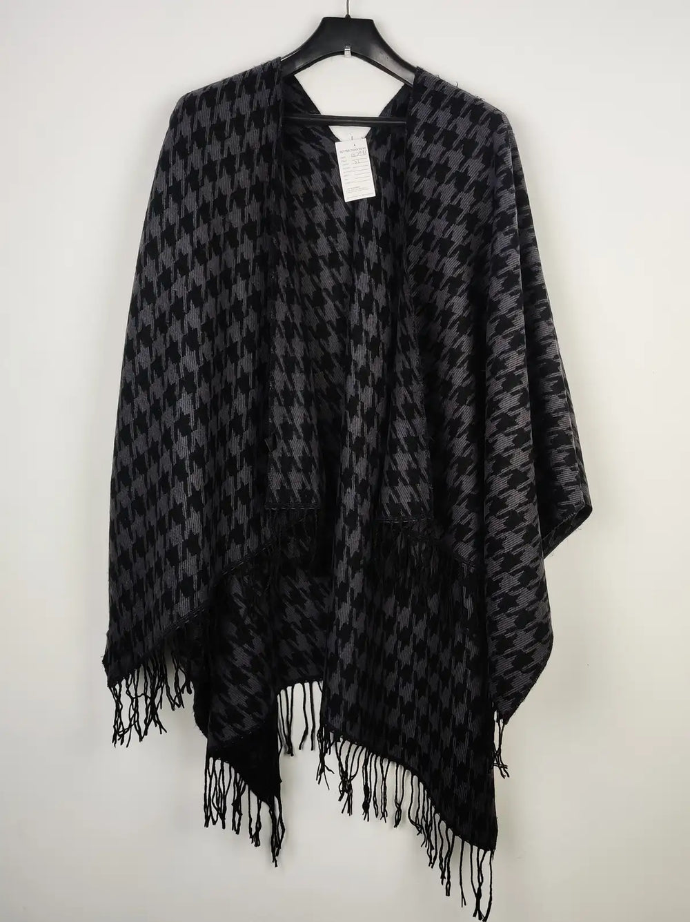 Buy online pre-used pre-loved 100% authentic & Original branded Unknown Brand (CS-2995) available in Pakistan. Top international brands avilable.