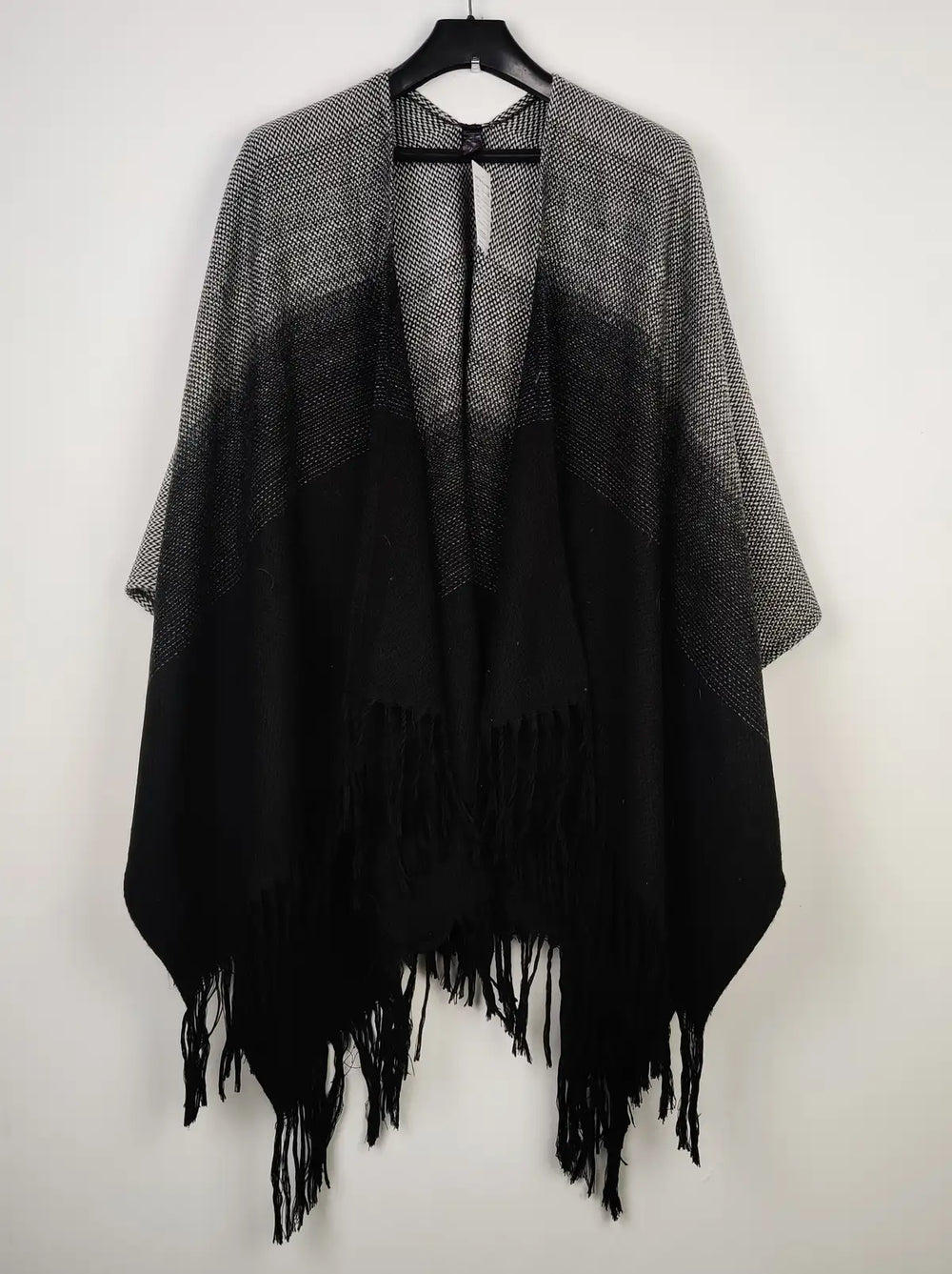 Buy online pre-used pre-loved 100% authentic & Original branded Accessories (CS-3025) available in Pakistan. Top international brands avilable.