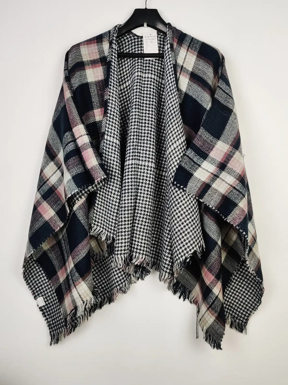 Buy online pre-used pre-loved 100% authentic & Original branded Unknown Brand (CS-3159) available in Pakistan. Top international brands avilable.