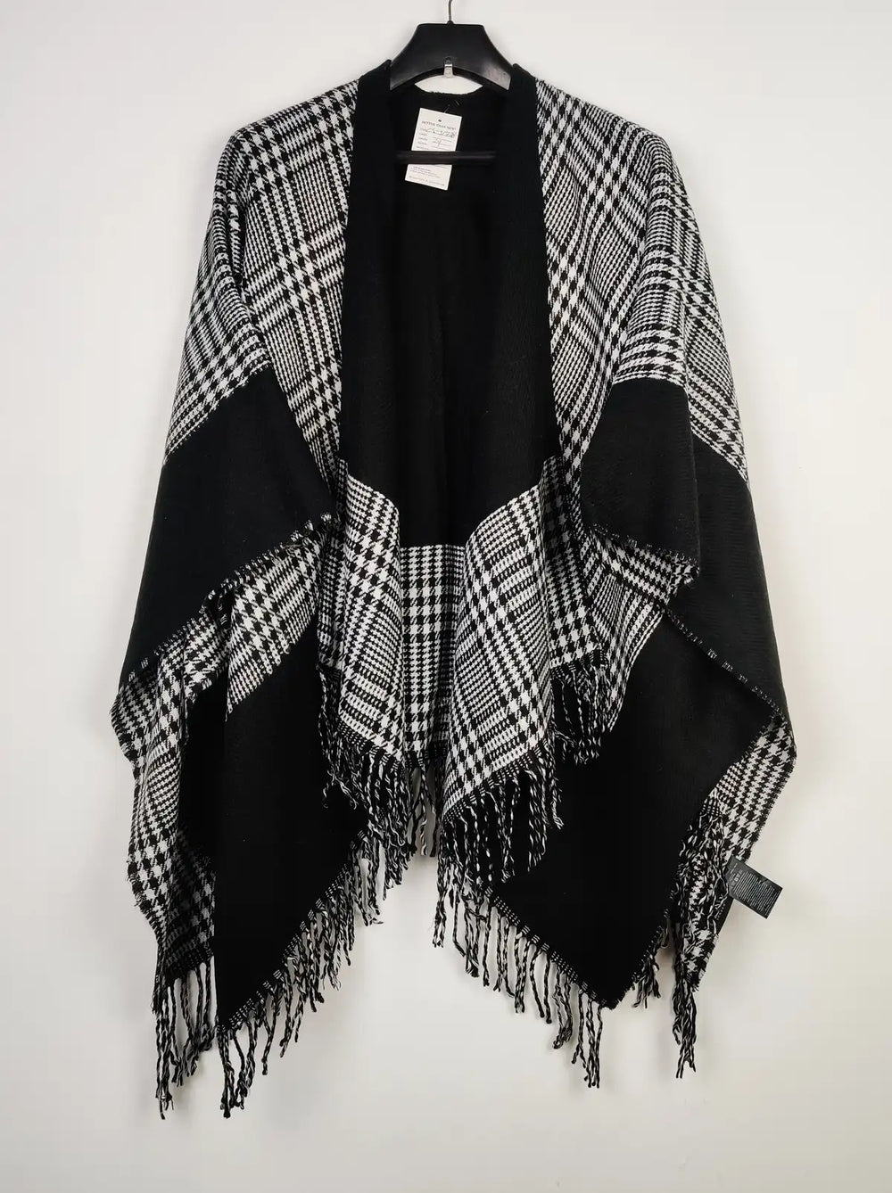 Buy online pre-used pre-loved 100% authentic & Original branded Avon (CS-3178) available in Pakistan. Top international brands avilable.