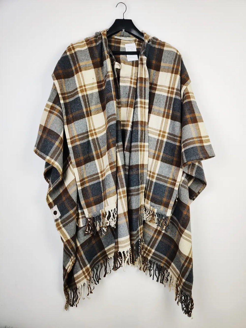 Buy online pre-used pre-loved 100% authentic & Original branded Unknown Brand (CS-3186) available in Pakistan. Top international brands avilable.