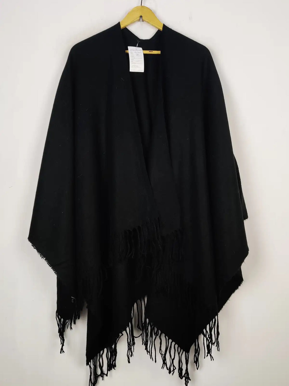 Buy online pre-used pre-loved 100% authentic & Original branded V&D (CS-3711) available in Pakistan. Top international brands avilable.