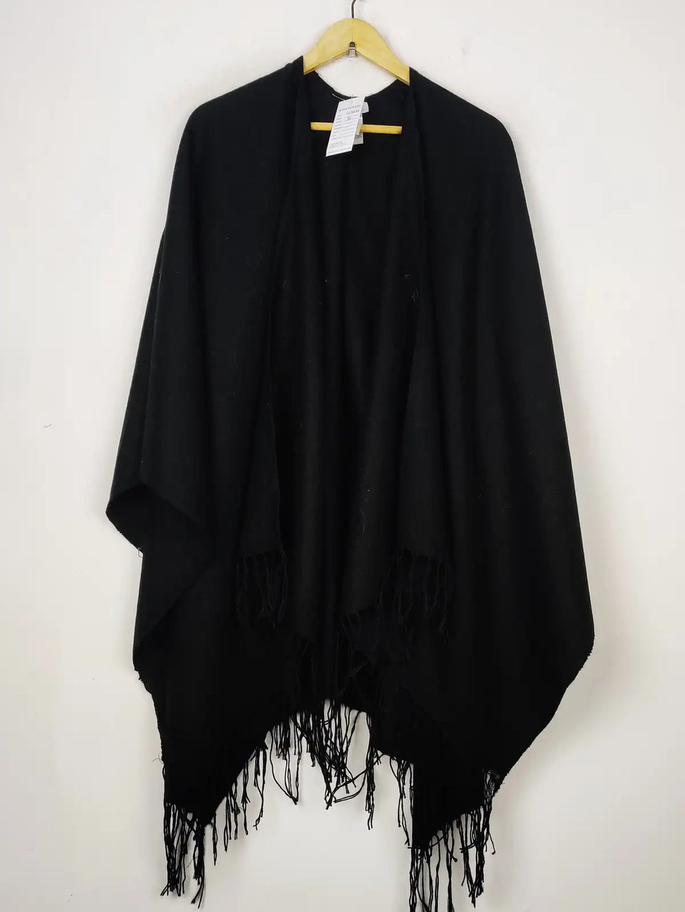 Buy online pre-used pre-loved 100% authentic & Original branded Only (CS-3834) available in Pakistan. Top international brands avilable.
