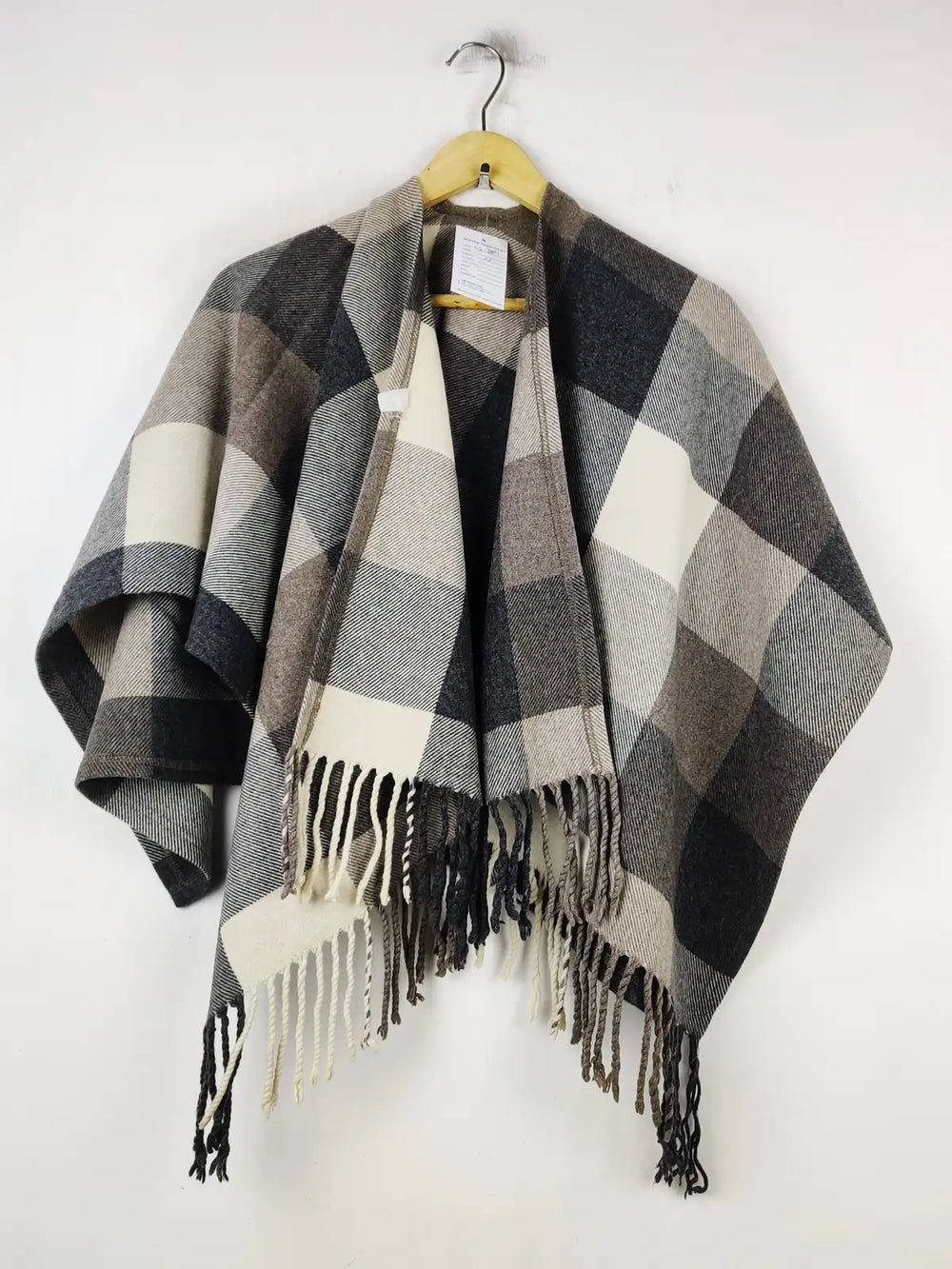 Buy online pre-used pre-loved 100% authentic & Original branded Unknown Brand (CS-3891) available in Pakistan. Top international brands avilable.