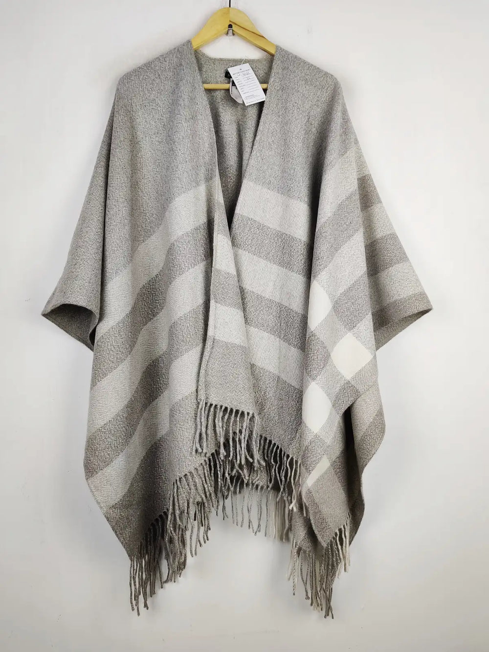 Buy online pre-used pre-loved 100% authentic & Original branded Eileen Fisher (CS-4061) available in Pakistan. Top international brands avilable.