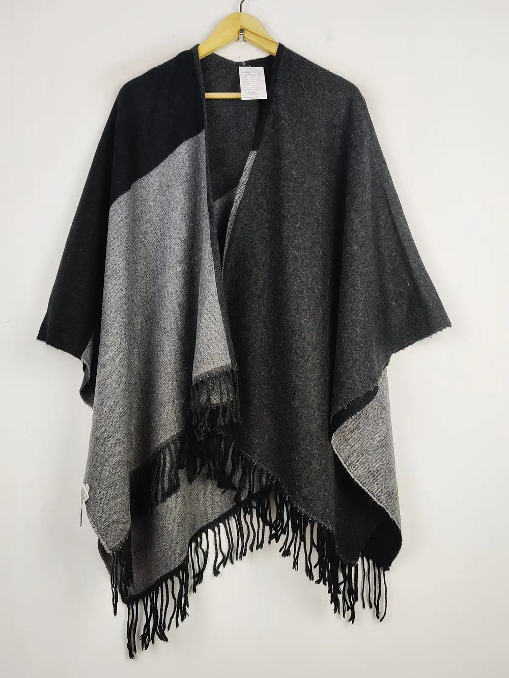 Buy online pre-used pre-loved 100% authentic & Original branded Unknown Brand (CS-4063) available in Pakistan. Top international brands avilable.