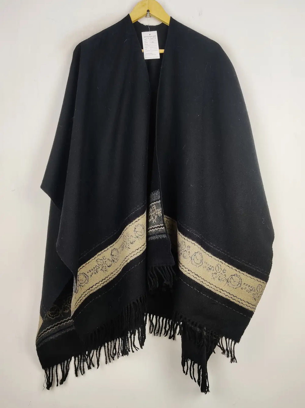 Buy online pre-used pre-loved 100% authentic & Original branded Unknown Brand (CS-4074) available in Pakistan. Top international brands avilable.