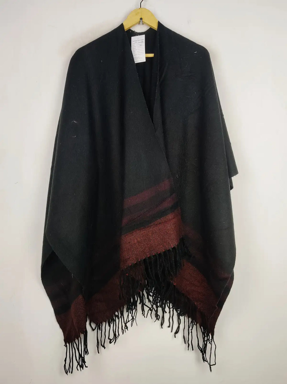 Buy online pre-used pre-loved 100% authentic & Original branded Unknown Brand (CS-4076) available in Pakistan. Top international brands avilable.