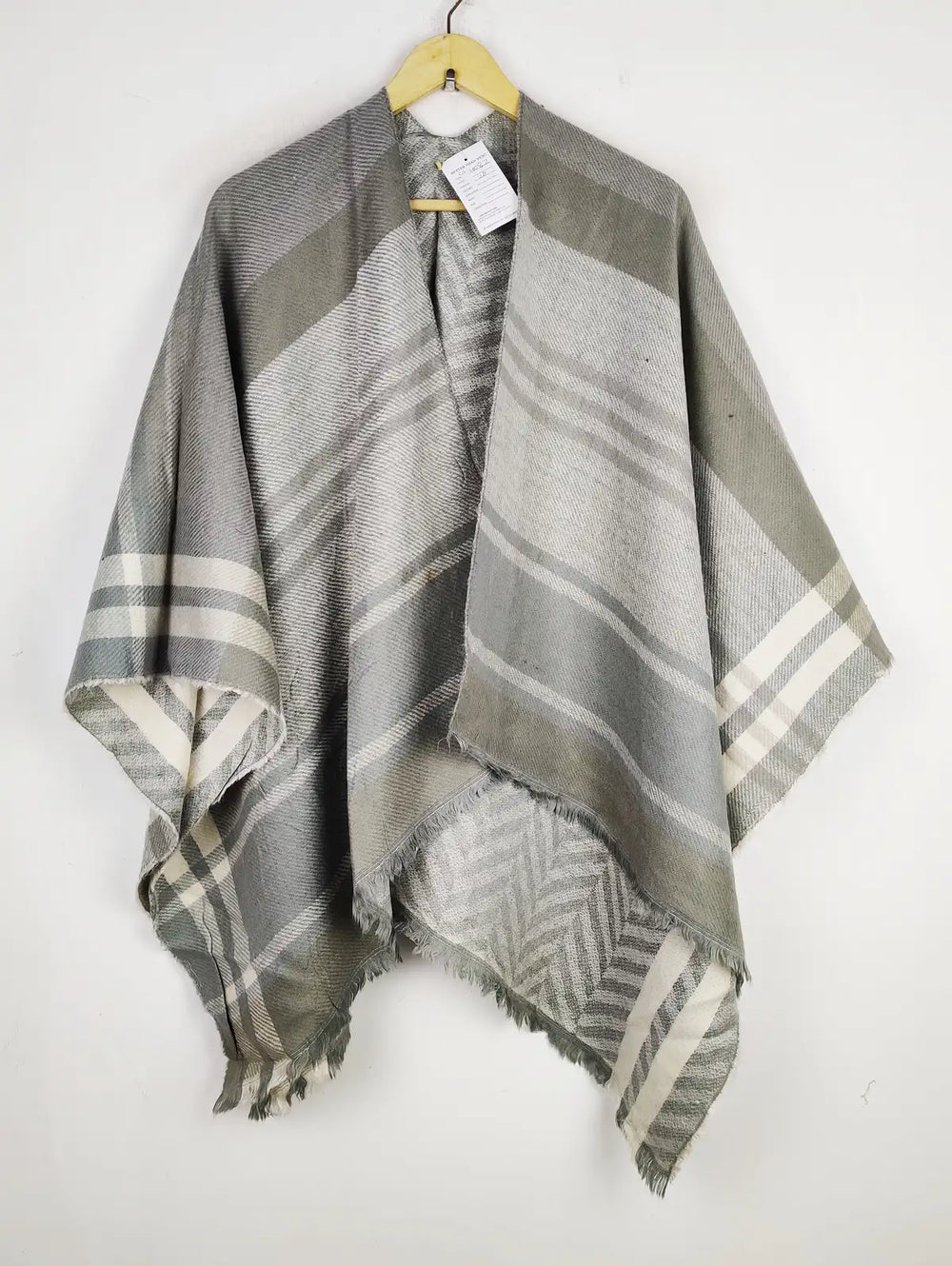 Buy online pre-used pre-loved 100% authentic & Original branded Unknown Brand (CS-4082) available in Pakistan. Top international brands avilable.