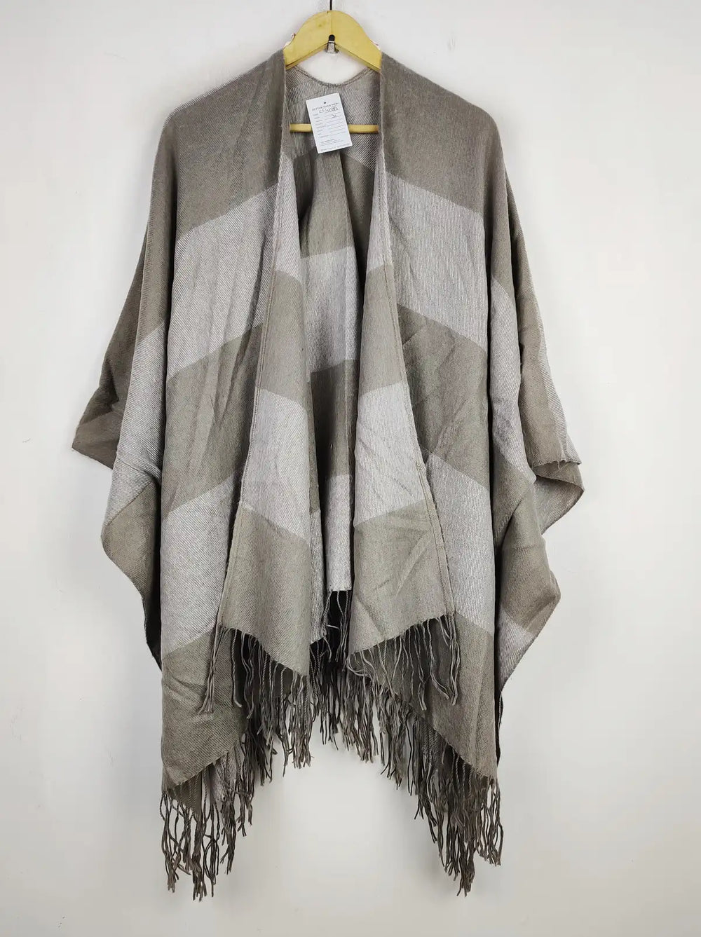 Buy online pre-used pre-loved 100% authentic & Original branded Unknown Brand (CS-4085) available in Pakistan. Top international brands avilable.