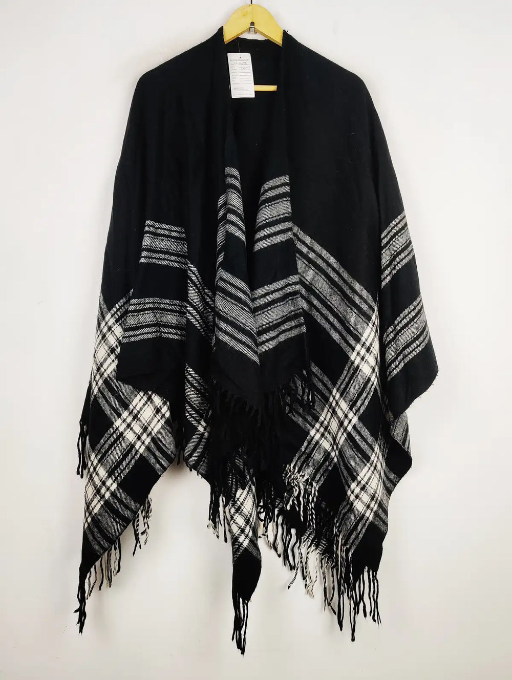 Buy online pre-used pre-loved 100% authentic & Original branded Unknown Brand (CS-4087) available in Pakistan. Top international brands avilable.