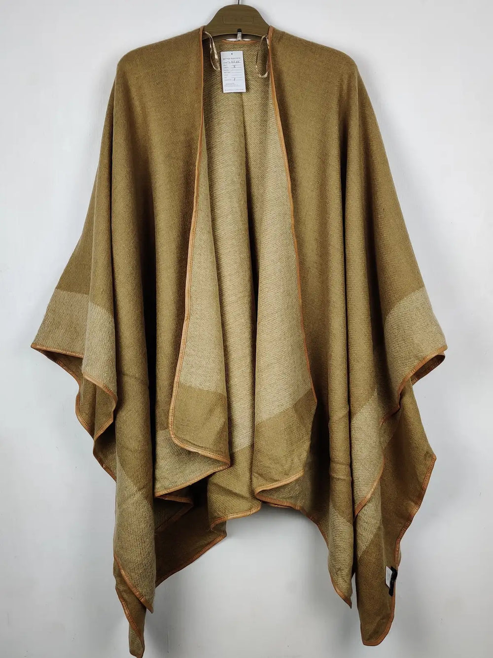 Buy online pre-used pre-loved 100% authentic & Original branded Unknown Brand (CS-4565) available in Pakistan. Top international brands avilable.