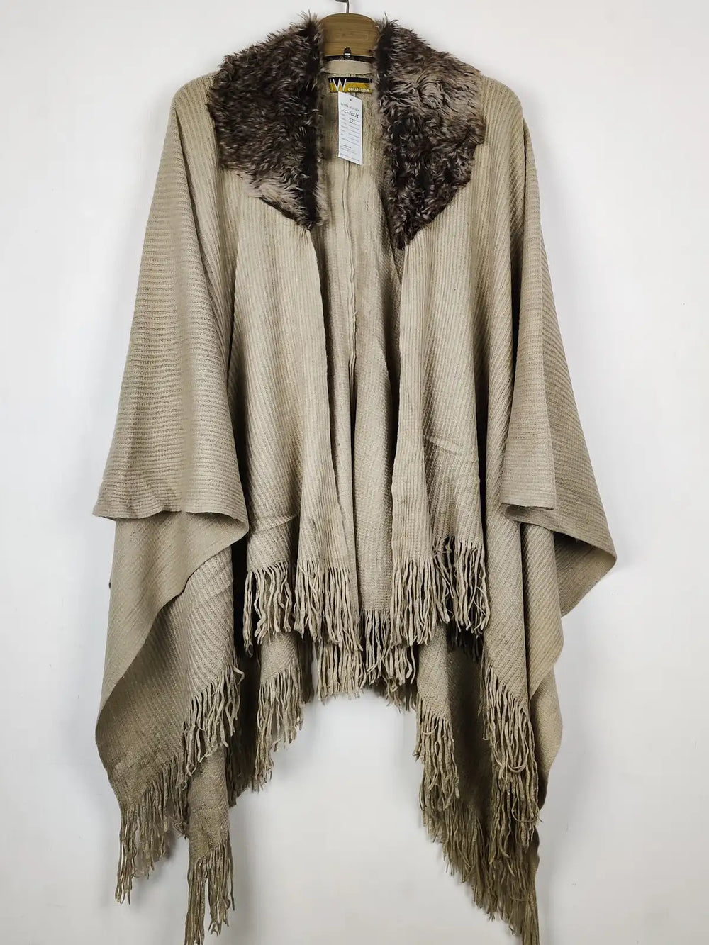 Buy online pre-used pre-loved 100% authentic & Original branded W Collection (CS-4578) available in Pakistan. Top international brands avilable.