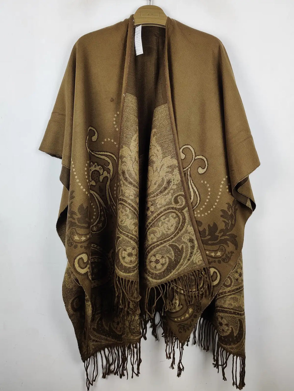 Buy online pre-used pre-loved 100% authentic & Original branded Avenue Foch (CS-4625) available in Pakistan. Top international brands avilable.