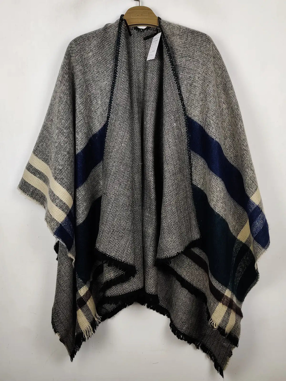 Buy online pre-used pre-loved 100% authentic & Original branded Unknown Brand (CS-4668) available in Pakistan. Top international brands avilable.