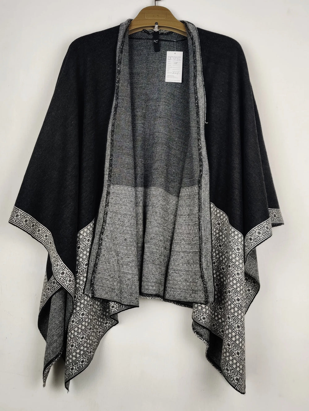 Buy online pre-used pre-loved 100% authentic & Original branded Unknown Brand (CS-4932) available in Pakistan. Top international brands avilable.
