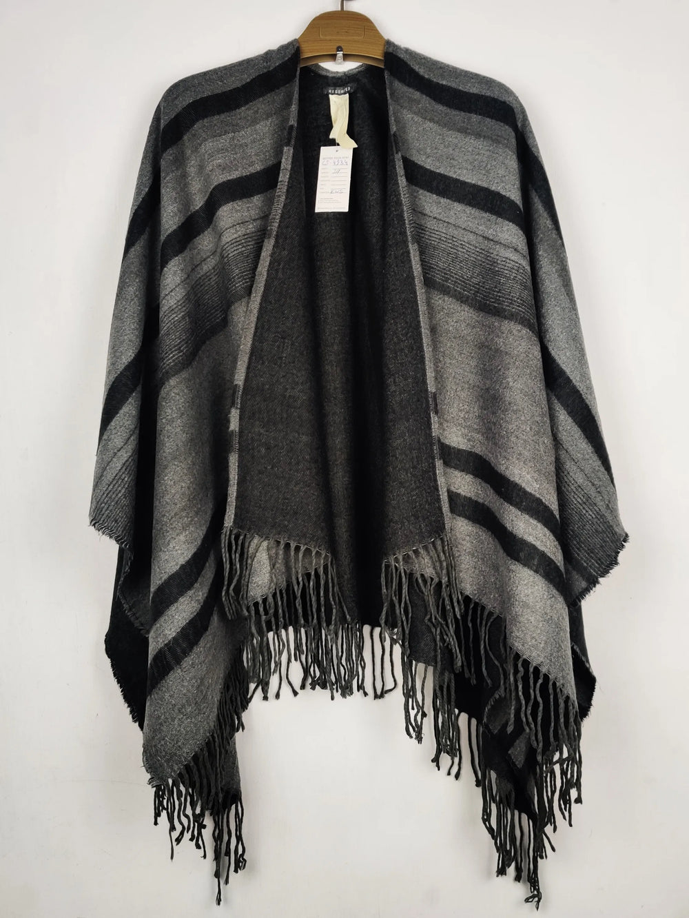 Buy online pre-used pre-loved 100% authentic & Original branded Unknown Brand (CS-4934) available in Pakistan. Top international brands avilable.