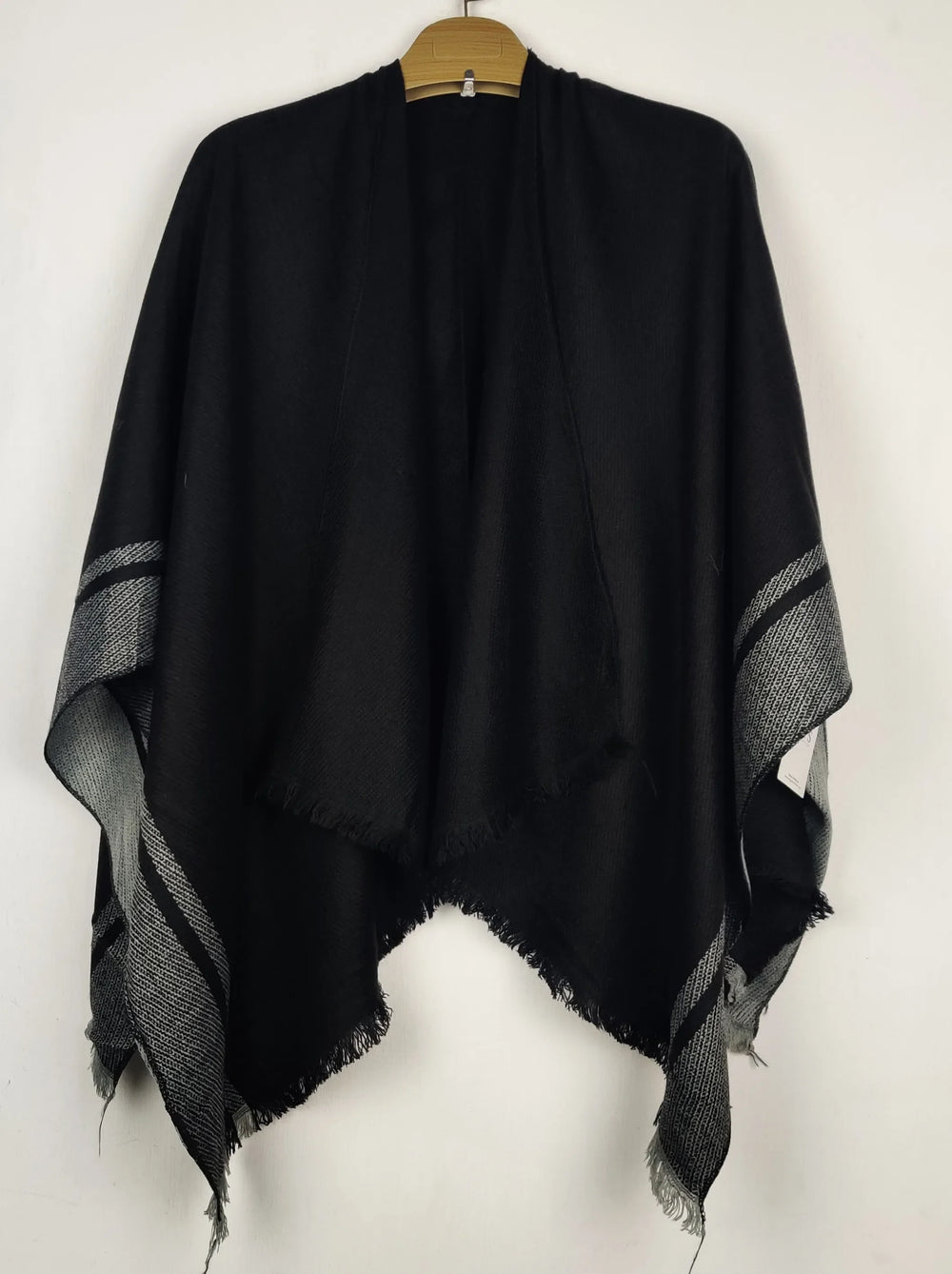 Buy online pre-used pre-loved 100% authentic & Original branded Unknown Brand (CS-5024) available in Pakistan. Top international brands avilable.