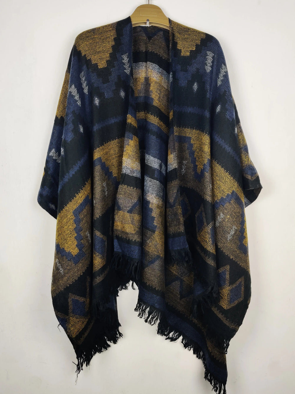 Buy online pre-used pre-loved 100% authentic & Original branded Unknown Brand (CS-5029) available in Pakistan. Top international brands avilable.