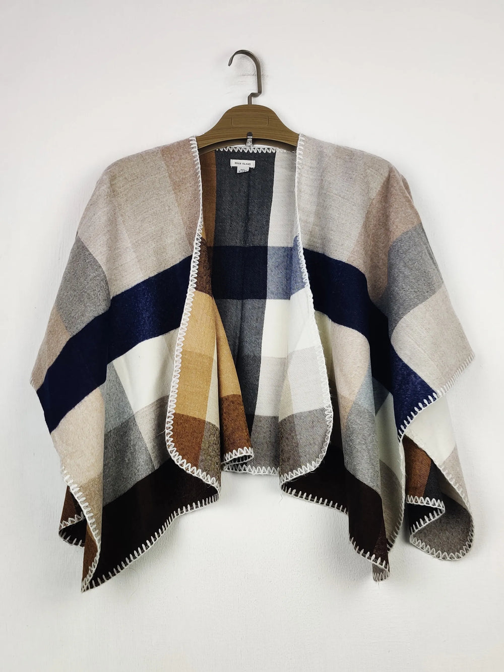 Buy online pre-used pre-loved 100% authentic & Original branded River Island (CS-5337) available in Pakistan. Top international brands avilable.