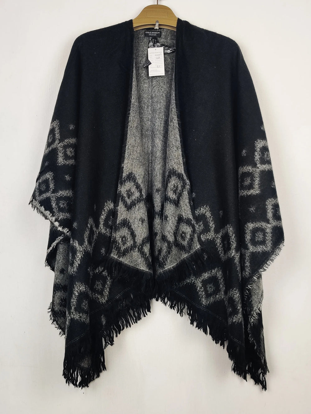 Buy online pre-used pre-loved 100% authentic & Original branded Zara (CS-5352) available in Pakistan. Top international brands avilable.