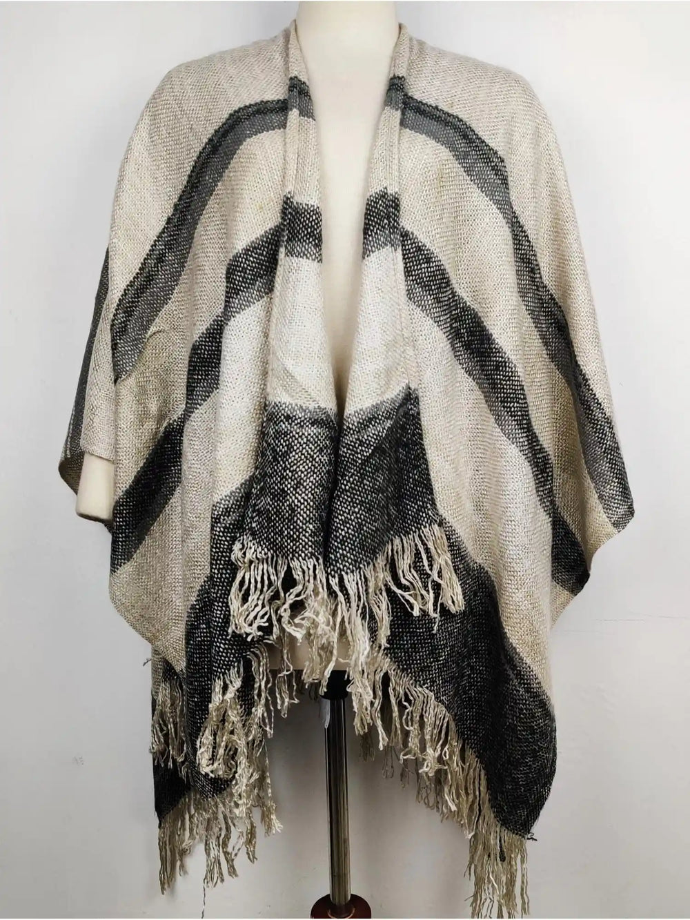 Buy online pre-used pre-loved 100% authentic & Original branded Unknown Brand (CS-921) available in Pakistan. Top international brands avilable.