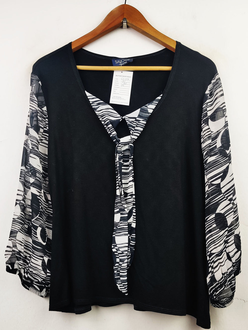 Buy online pre-used pre-loved 100% authentic & Original branded Saloos (CT-1179) available in Pakistan. Top international brands avilable.