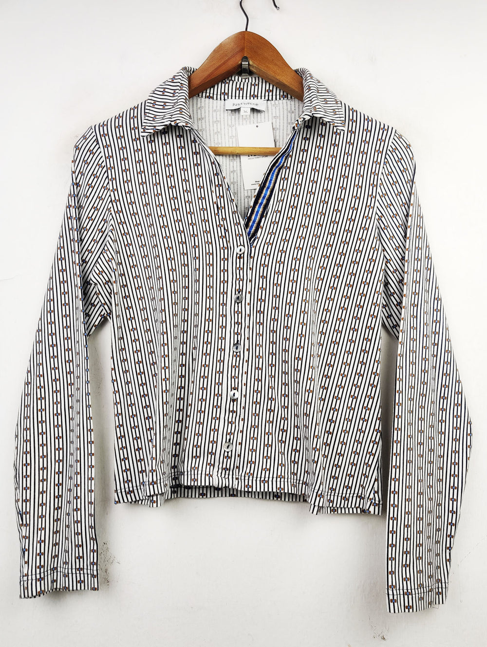 Buy online pre-used pre-loved 100% authentic & Original branded Just White (CT-1339) available in Pakistan. Top international brands avilable.