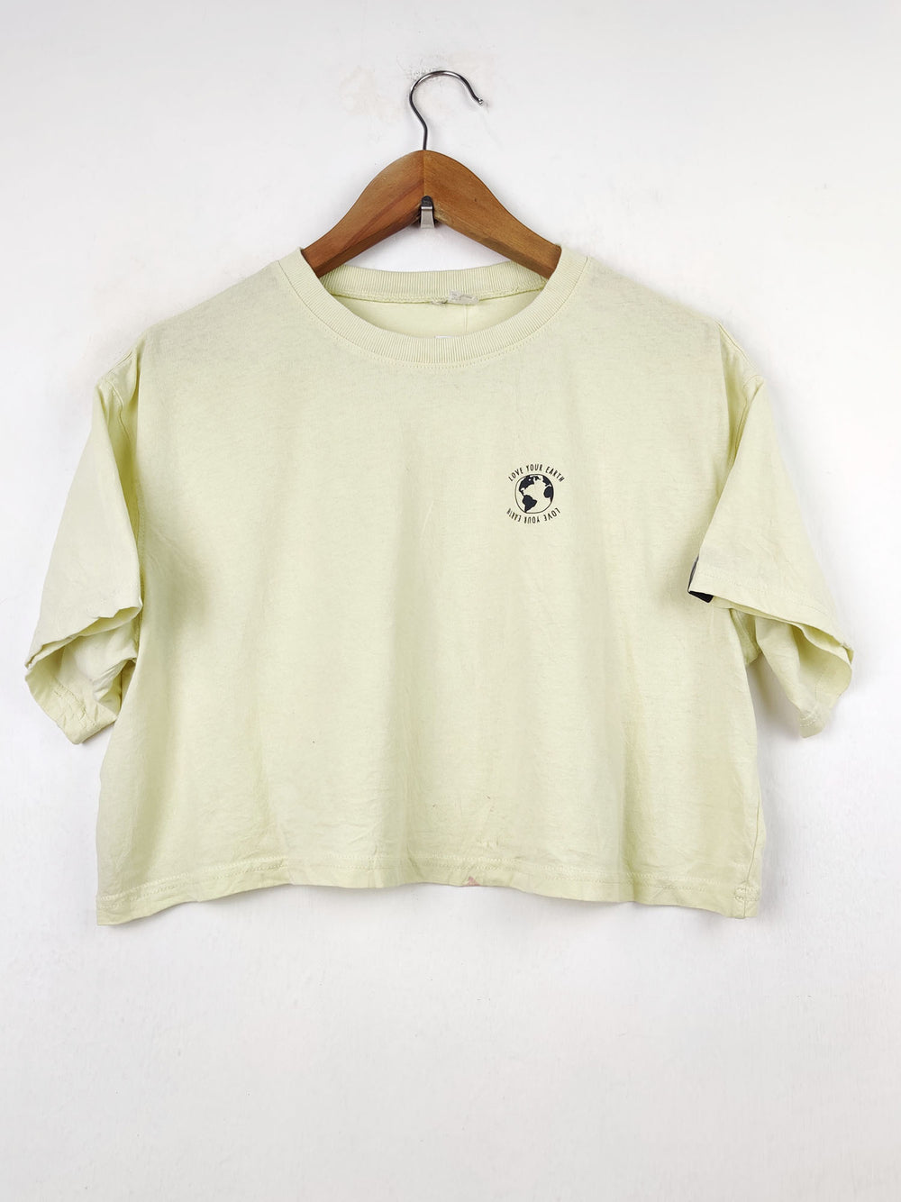 Buy online pre-used pre-loved 100% authentic & Original branded Unknown Brand (CT-133) available in Pakistan. Top international brands avilable.