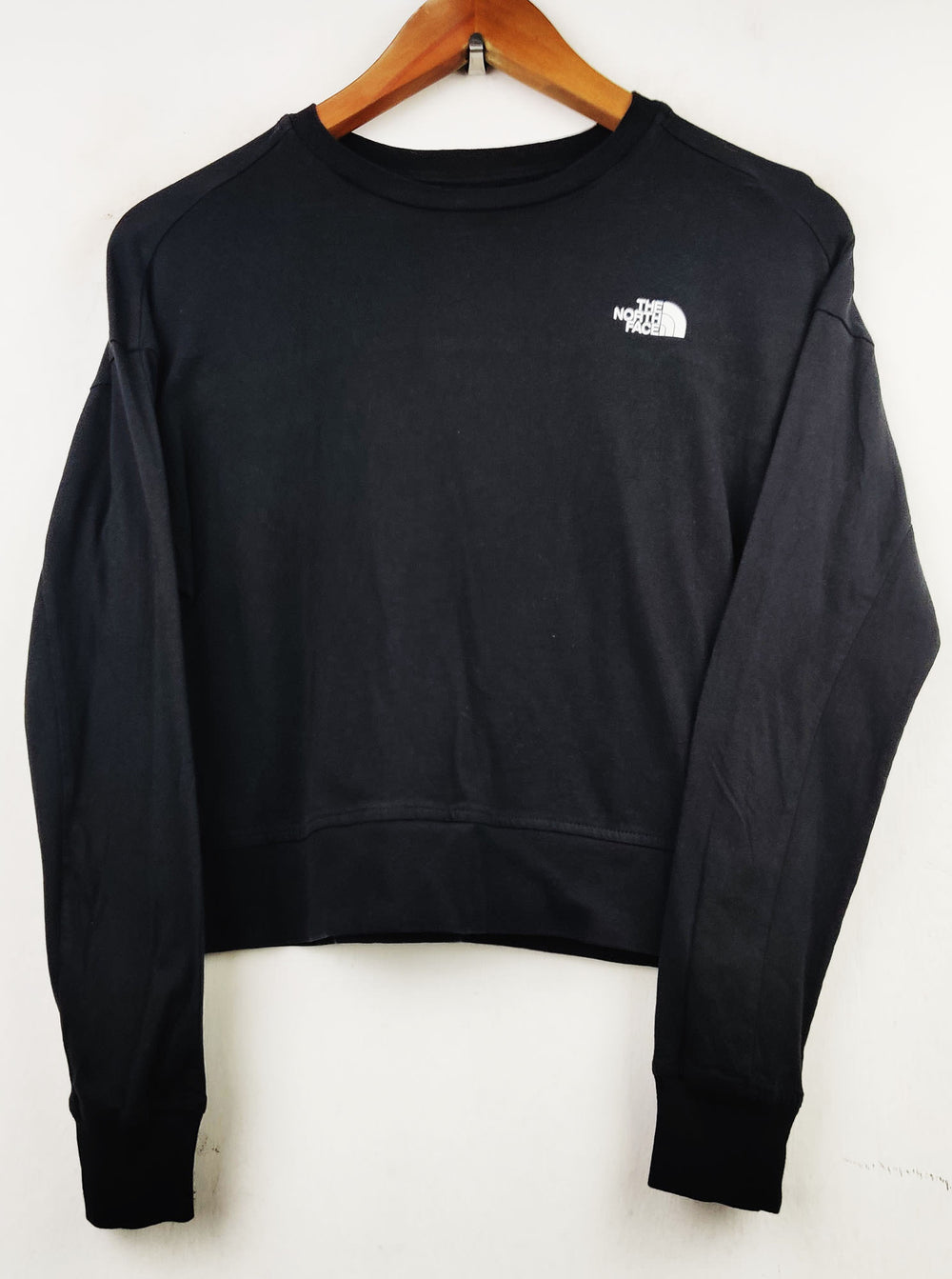 Buy online pre-used pre-loved 100% authentic & Original branded The North Face (CT-1379) available in Pakistan. Top international brands avilable.