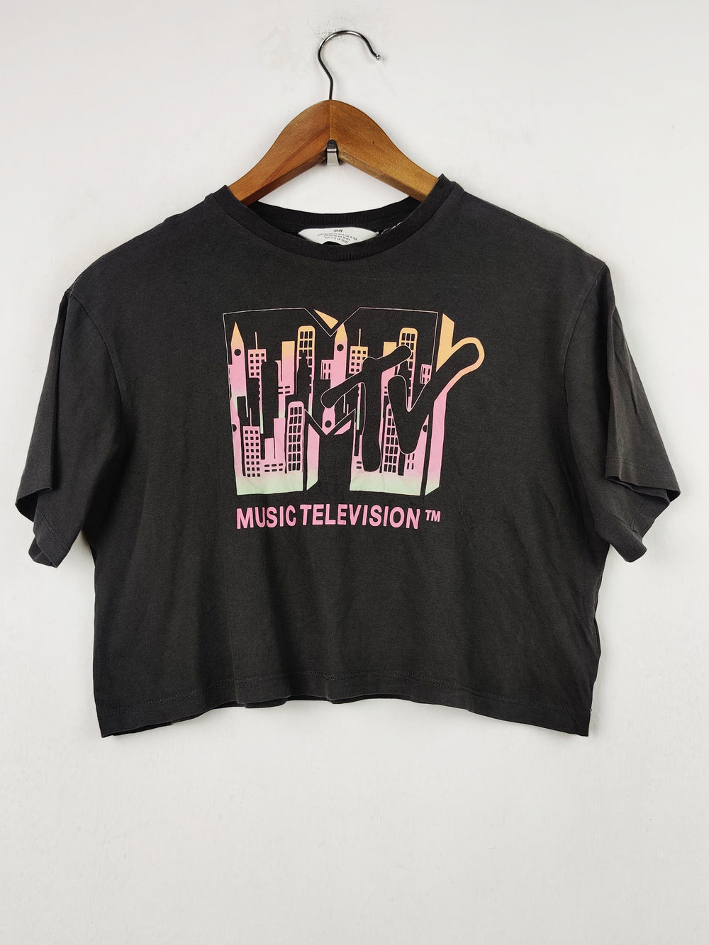 Buy online pre-used pre-loved 100% authentic & Original branded H&M (CT-137) available in Pakistan. Top international brands avilable.